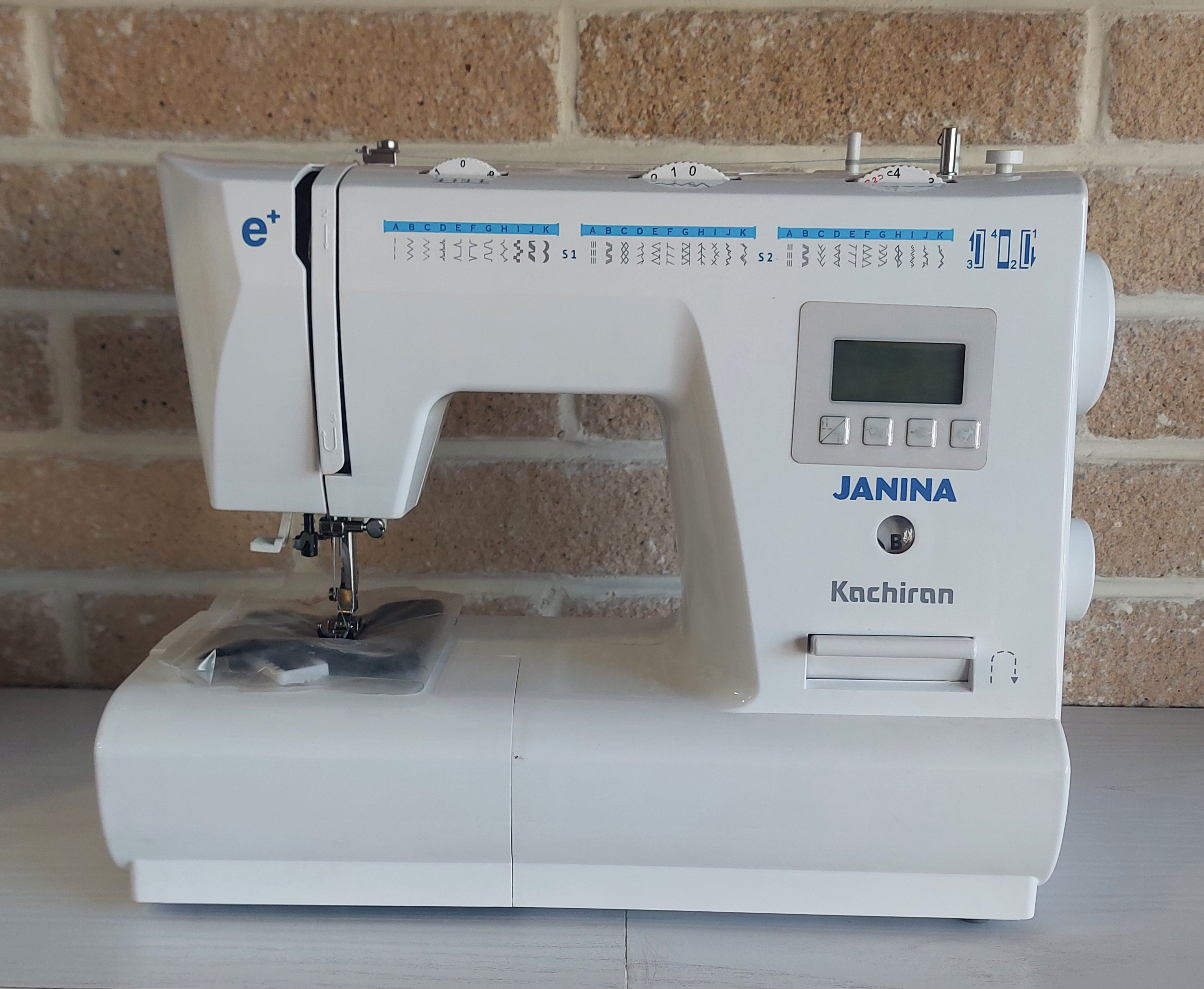 چرخ خیاطی و گلدوزی کاچیران  مدل ژانینا  4030e
