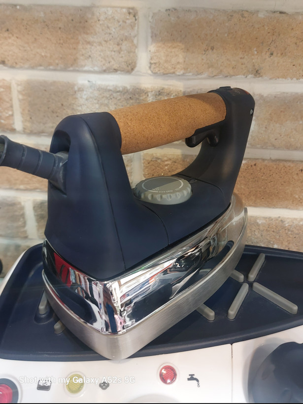 اتو بخار مخزن دار مارشال مدل M4500